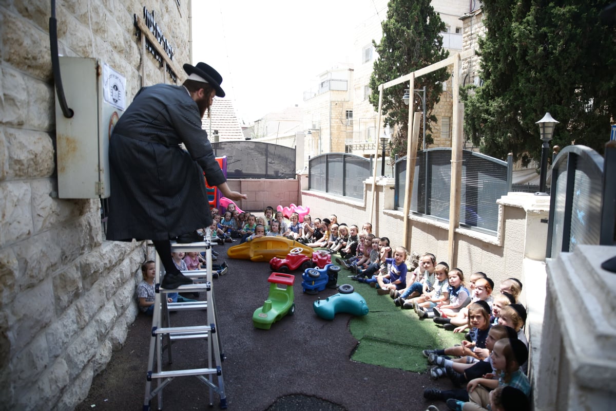 ילדי החמד נלקחו לקיים מצוות 'שילוח הקן' • תיעוד