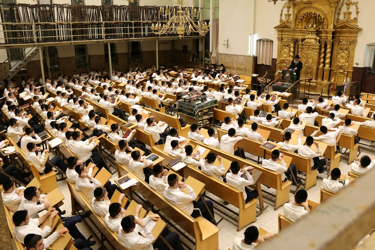 יום השנה המ"ט לרב מפוניבז' זצ"ל • תיעוד