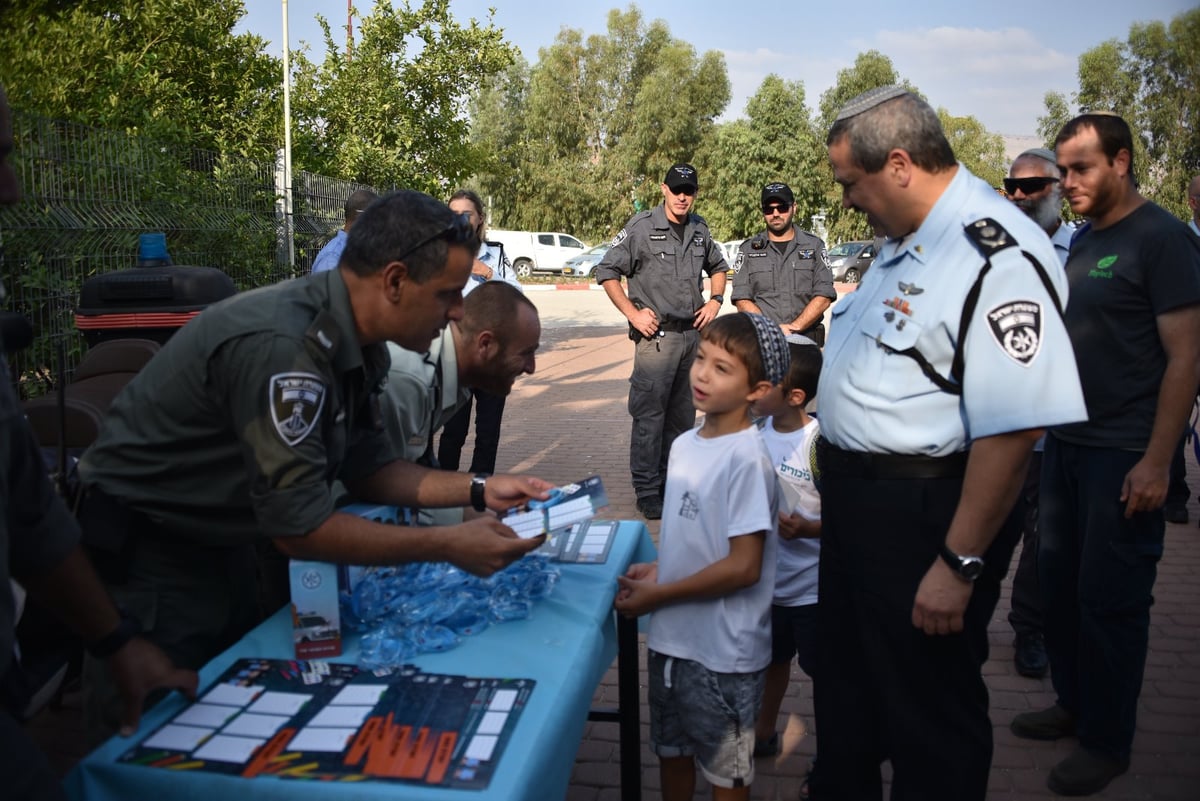 המפכ"ל רוני אלשיך ליווה את נכדו לכיתה א'