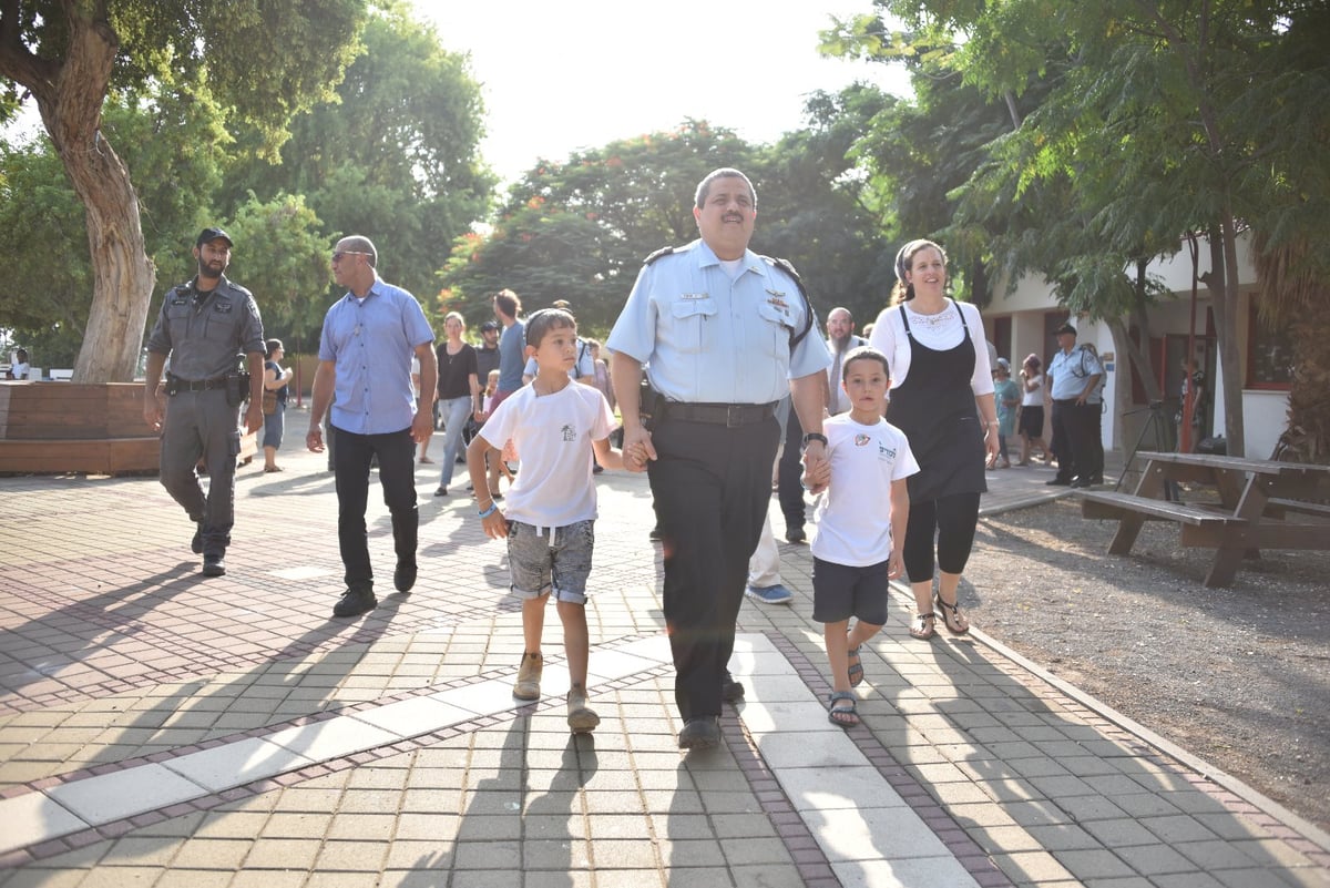 המפכ"ל רוני אלשיך ליווה את נכדו לכיתה א'