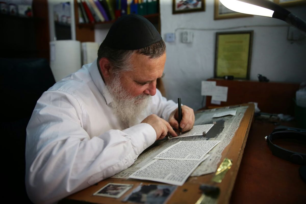 הצצה לחדר העבודה של הסופר משכונת הבוכרים