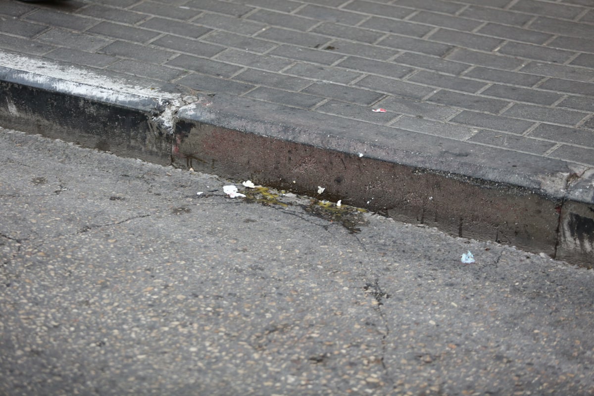 מאה שערים: השחקנים "החרדים" הותקפו בביצים • צפו