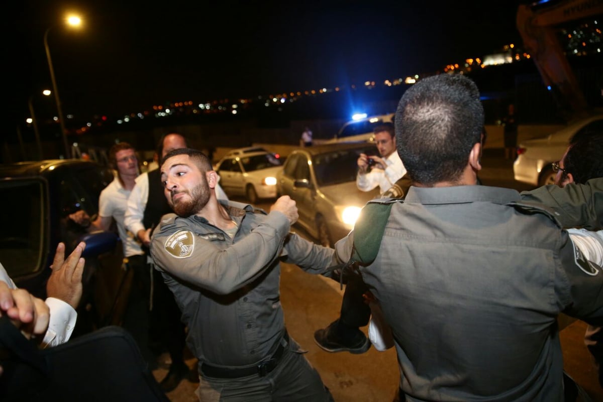 הקהילות התעמתו על שטח; העירייה מפנה את בתי הכנסת