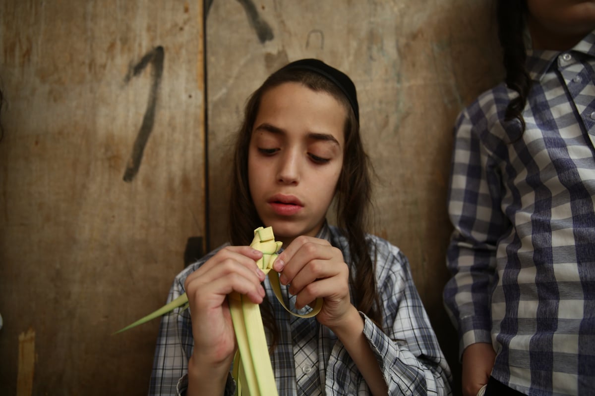 צפו בילדים הירושלמים מייצרים 'קוישיקלאך'