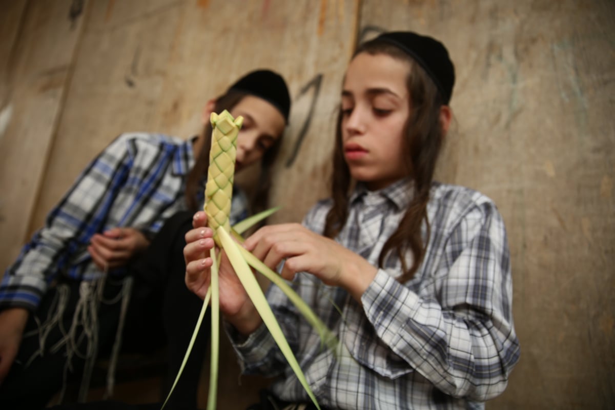 צפו בילדים הירושלמים מייצרים 'קוישיקלאך'