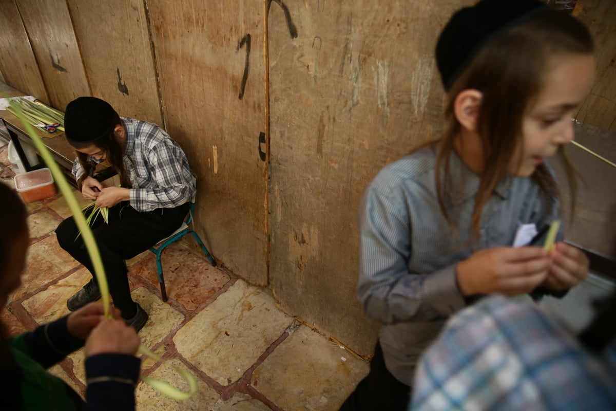 צפו בילדים הירושלמים מייצרים 'קוישיקלאך'