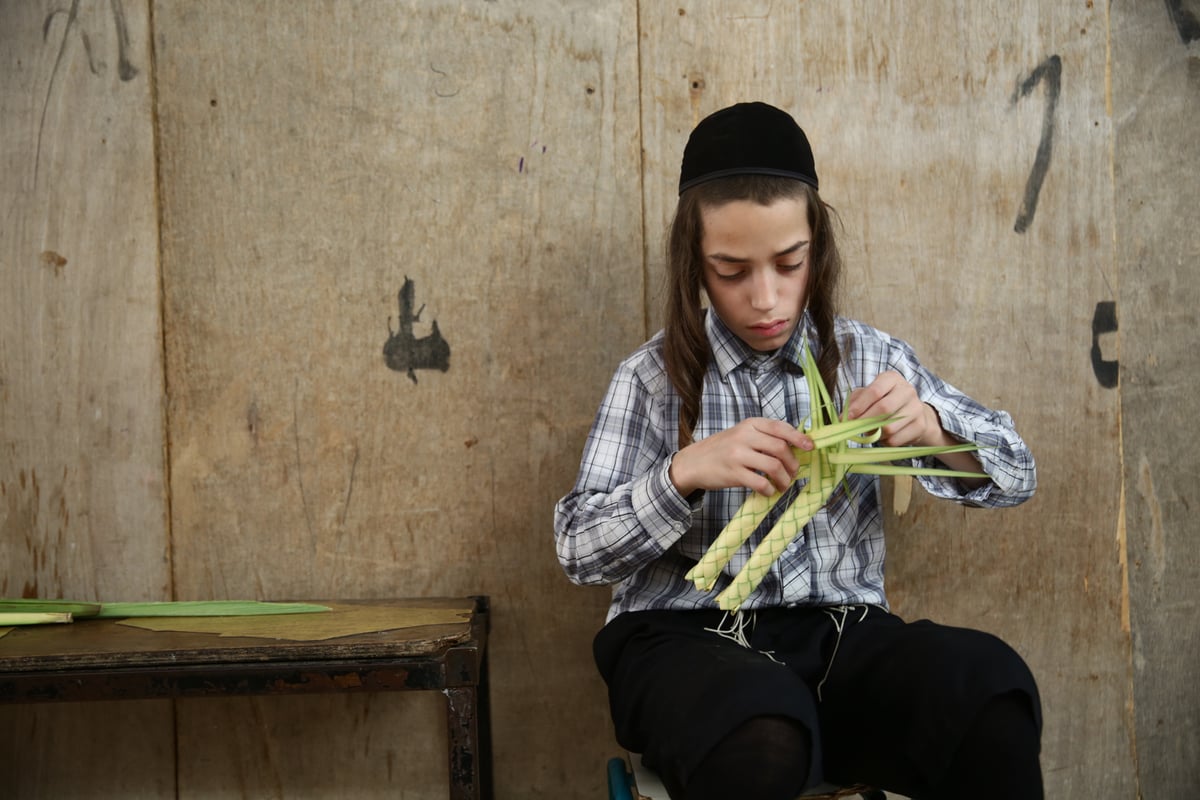 צפו בילדים הירושלמים מייצרים 'קוישיקלאך'