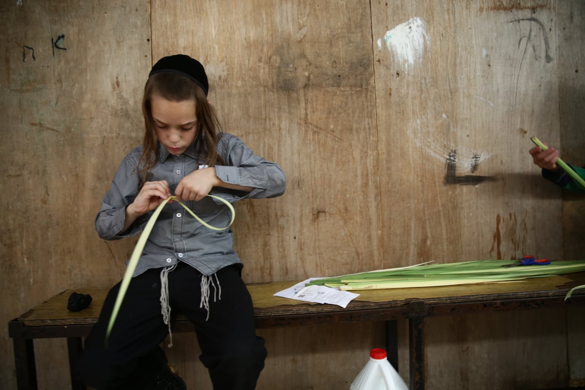 צפו בילדים הירושלמים מייצרים 'קוישיקלאך'