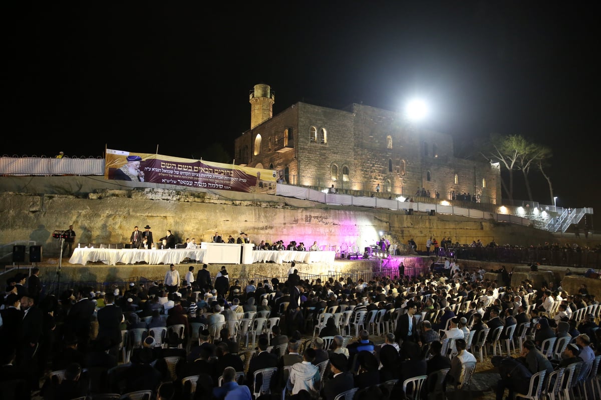 המונים בסליחות בראשות הראשון לציון הגר"ש עמאר