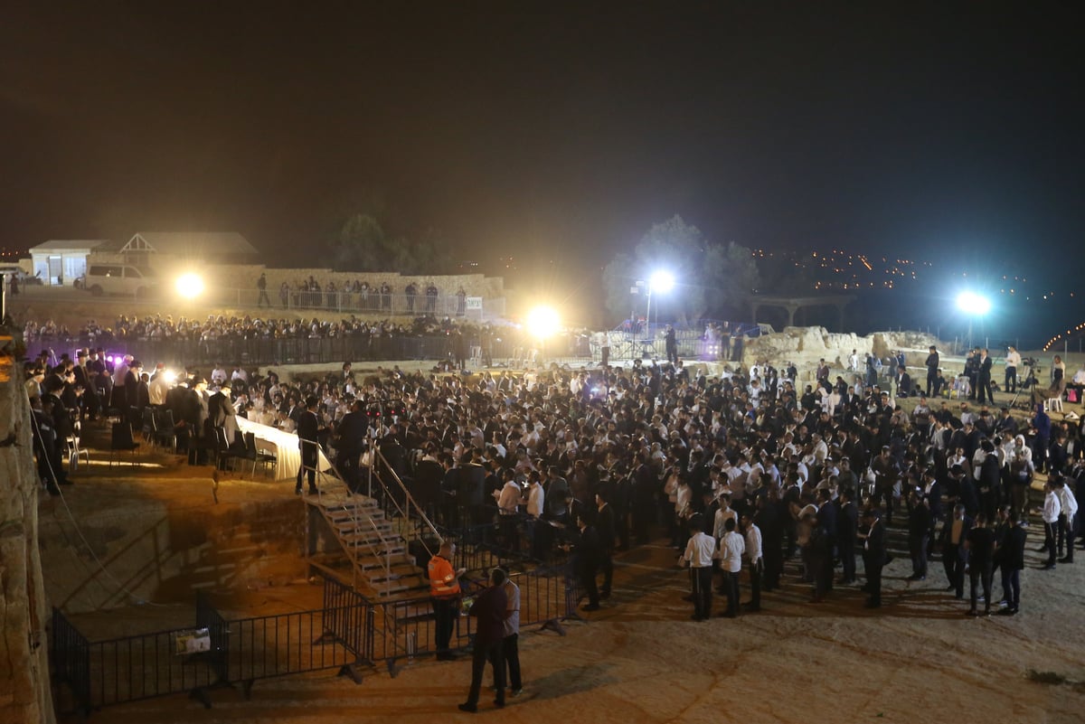 המונים בסליחות בראשות הראשון לציון הגר"ש עמאר