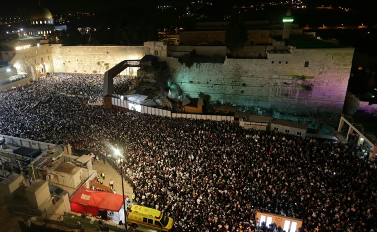 שעות לפני היום הקדוש בשנה: רבבות ביקשו סליחה בכותל