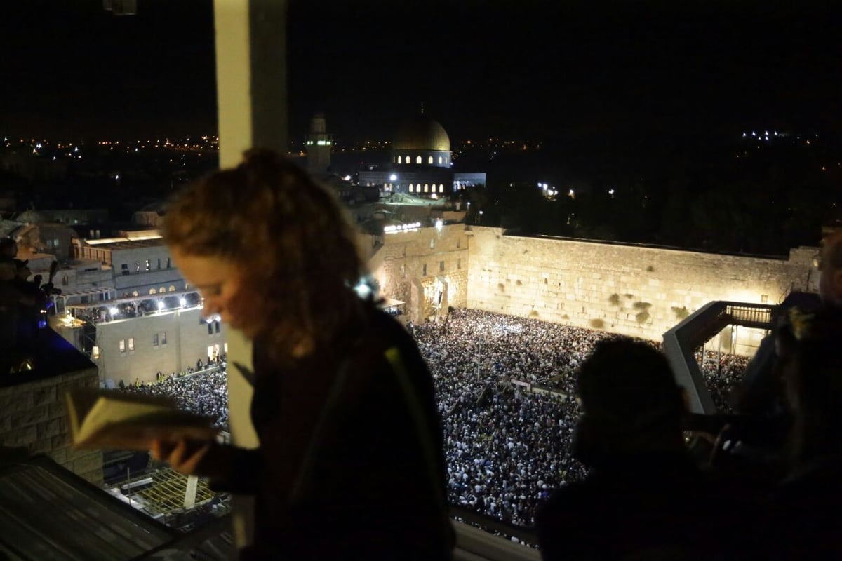 שעות לפני היום הקדוש בשנה: רבבות ביקשו סליחה בכותל