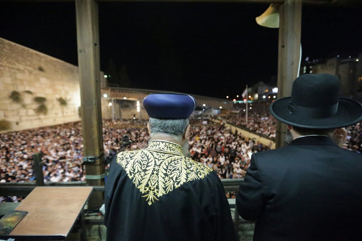 שעות לפני היום הקדוש בשנה: רבבות ביקשו סליחה בכותל