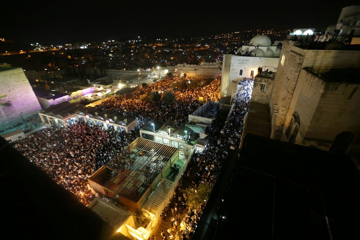 שעות לפני היום הקדוש בשנה: רבבות ביקשו סליחה בכותל