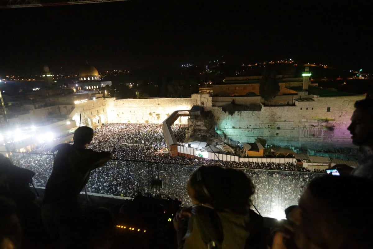 שעות לפני היום הקדוש בשנה: רבבות ביקשו סליחה בכותל