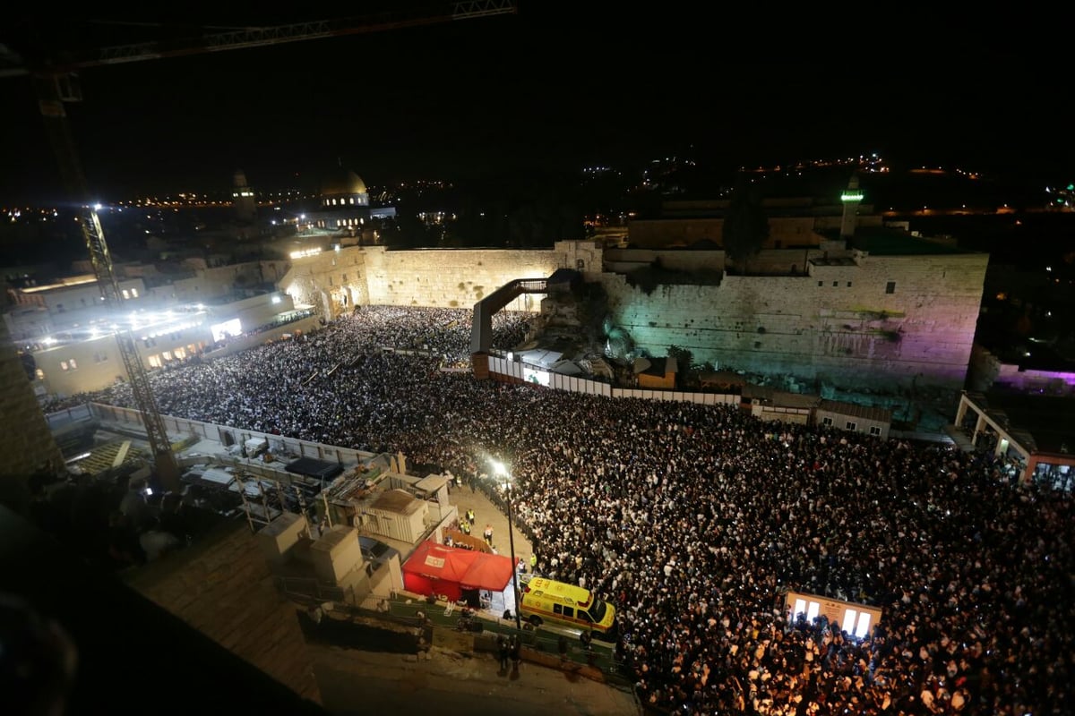 שעות לפני היום הקדוש בשנה: רבבות ביקשו סליחה בכותל