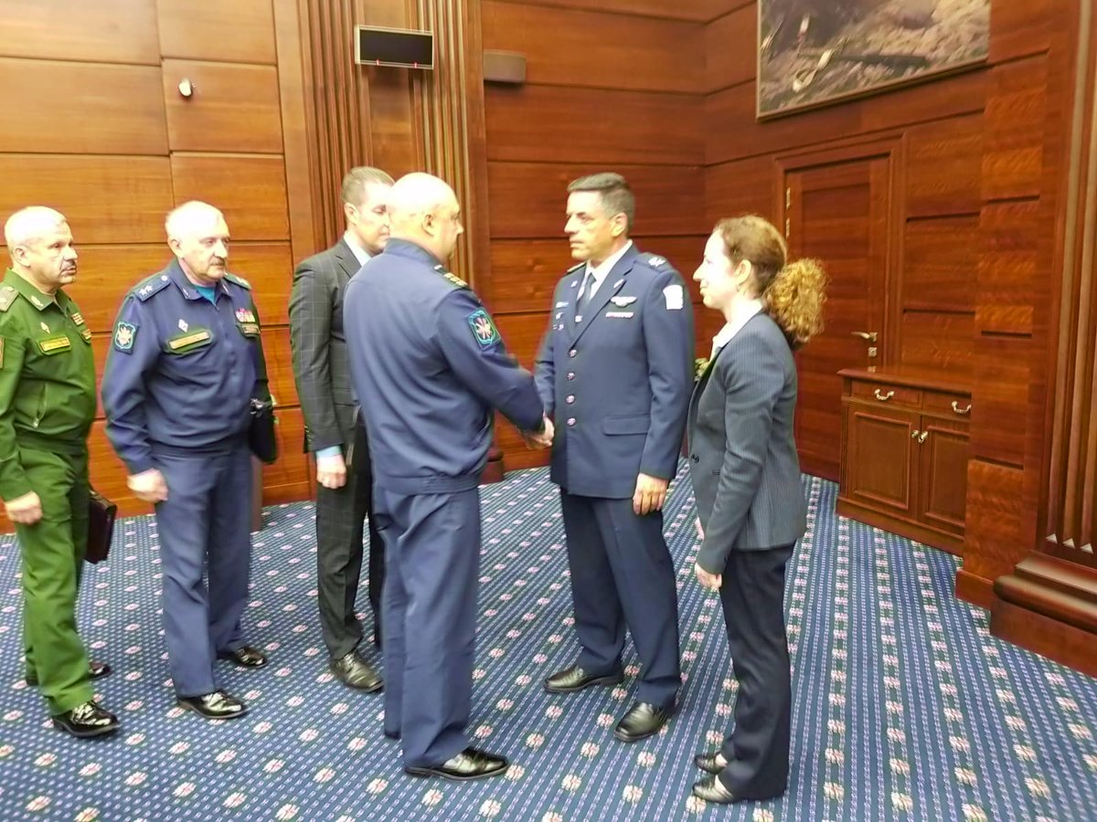 מפקד חיל האוויר נפגש עם בכירי הצבא הרוסי במוסקבה