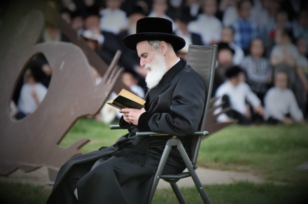 מ'התשליך' עד נעילת החג: יום כיפור ב'מרכז חסידי ויז'ניץ'