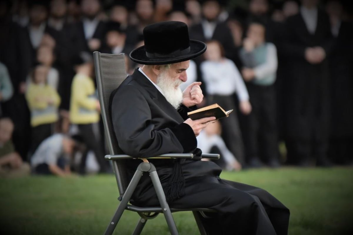 מ'התשליך' עד נעילת החג: יום כיפור ב'מרכז חסידי ויז'ניץ'