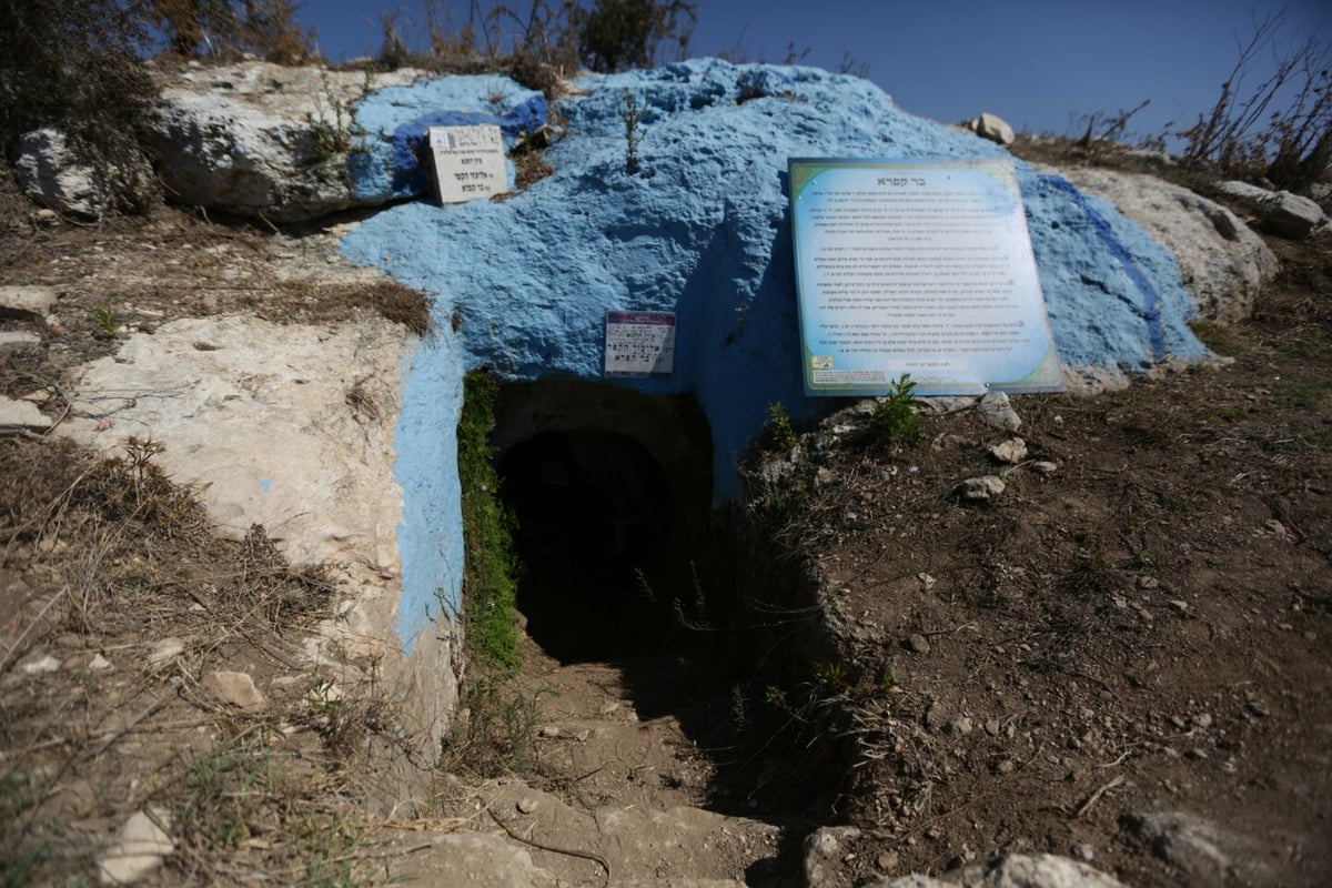 ערב סוכות: צלם "כיכר" עם המתפללים בקבר בן התנא שקבע מיהו 'גזלן'