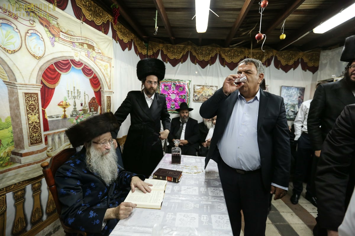 שמחת בית השואבה בחצר נדבורנה צפת. צפו