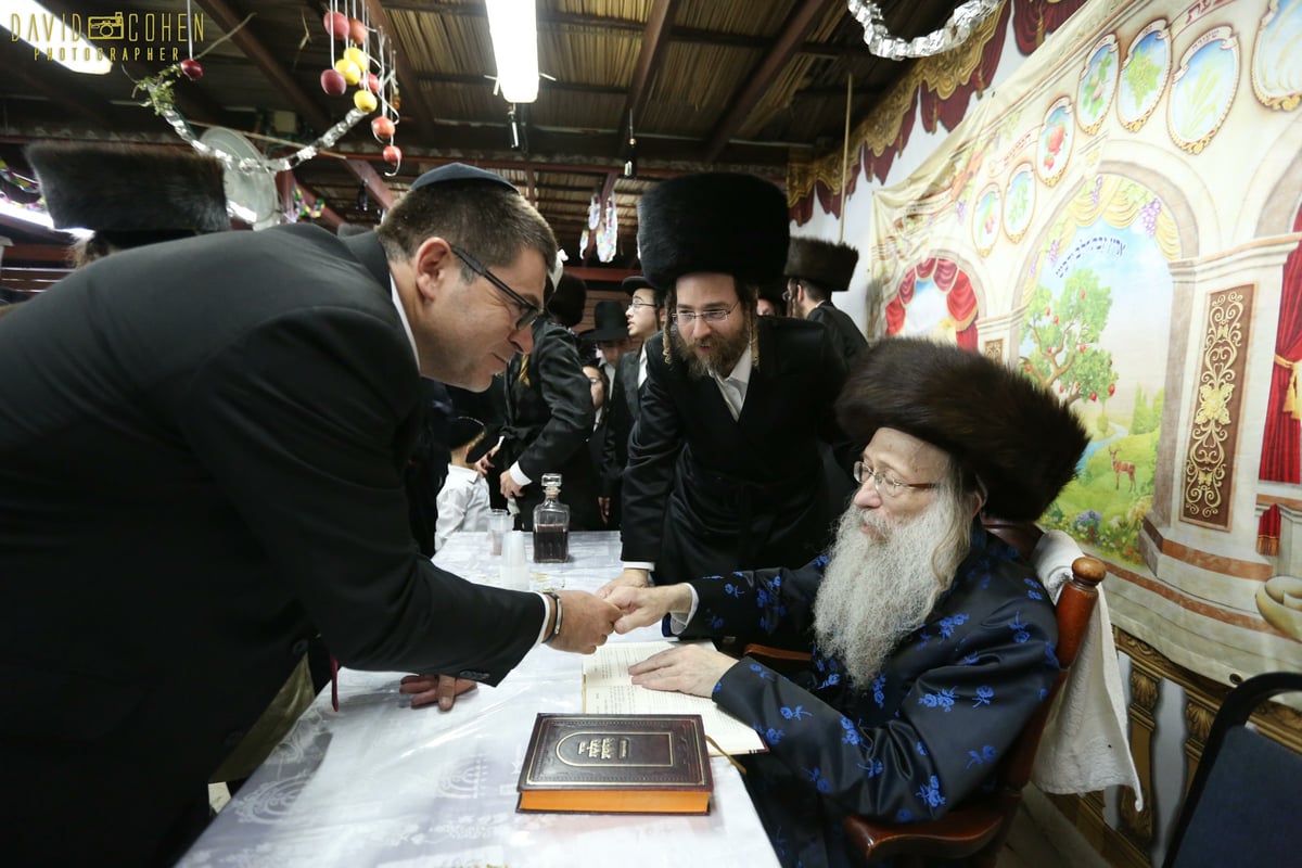 שמחת בית השואבה בחצר נדבורנה צפת. צפו