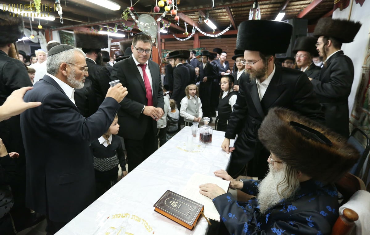 שמחת בית השואבה בחצר נדבורנה צפת. צפו