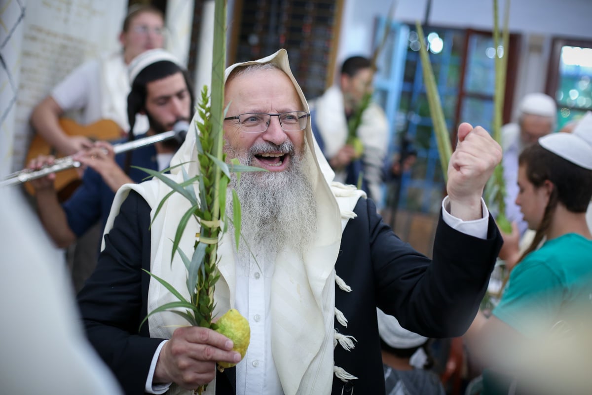 צפת: תפילה חגיגית בבית הכנסת "אבוהב" • צפו