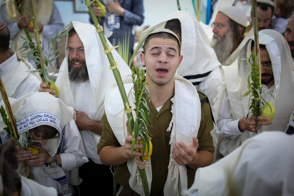 צפת: תפילה חגיגית בבית הכנסת "אבוהב" • צפו