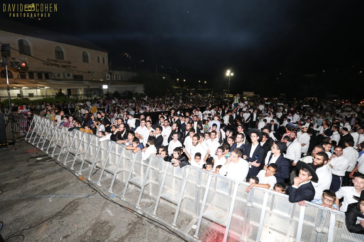 צפת: חמישה זמרים בשמחת בית השואבה