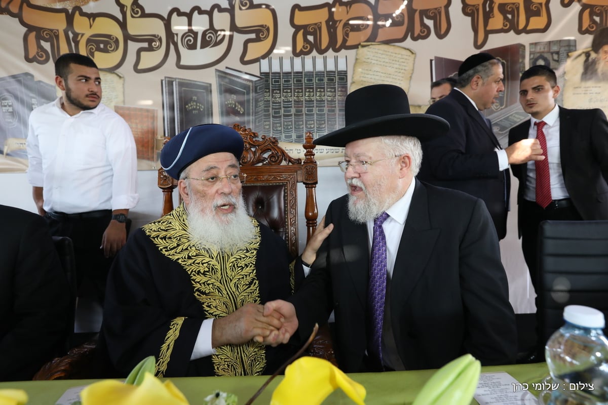 אלפים הקבילו את פני הגר"ש עמאר. תיעוד