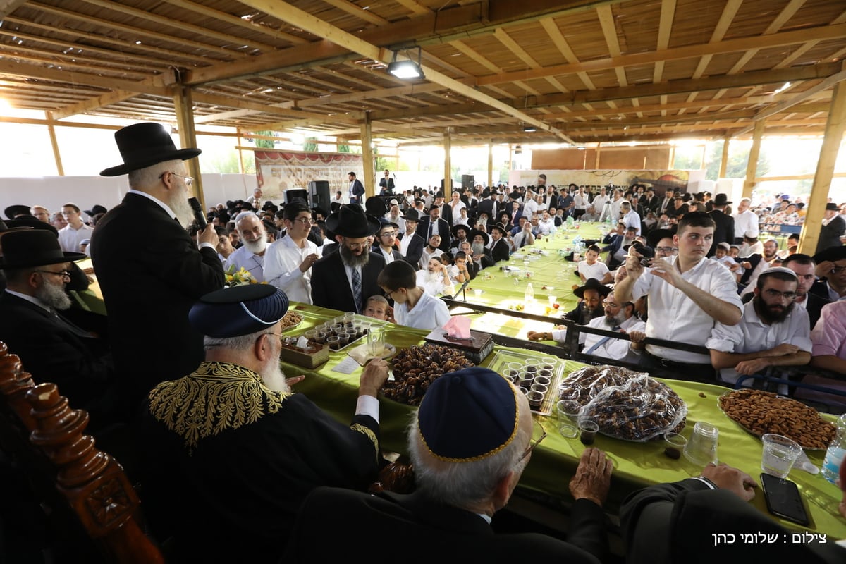 אלפים הקבילו את פני הגר"ש עמאר. תיעוד