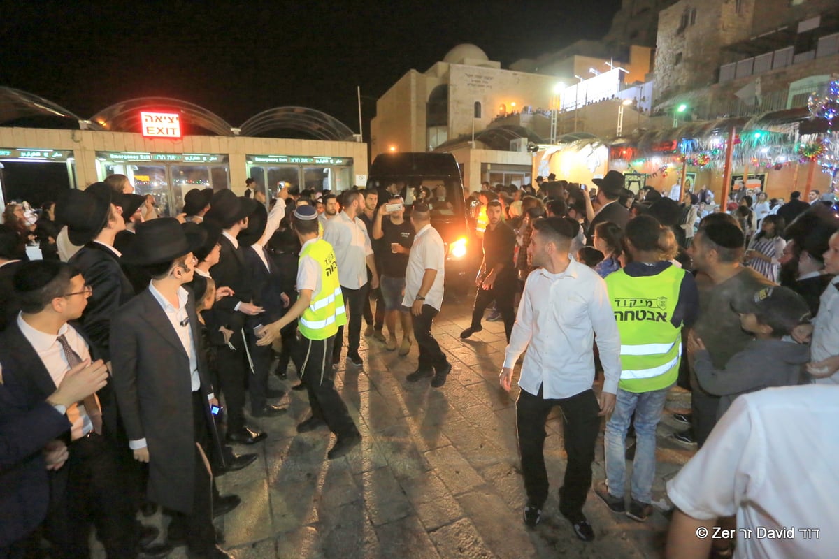 ה'עלייה לרגל' של הגר"ח קנייבסקי • תיעוד ענק