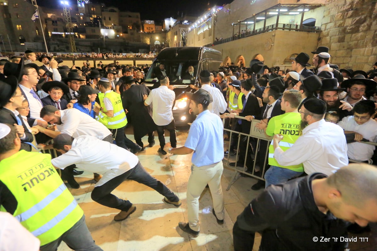 ה'עלייה לרגל' של הגר"ח קנייבסקי • תיעוד ענק