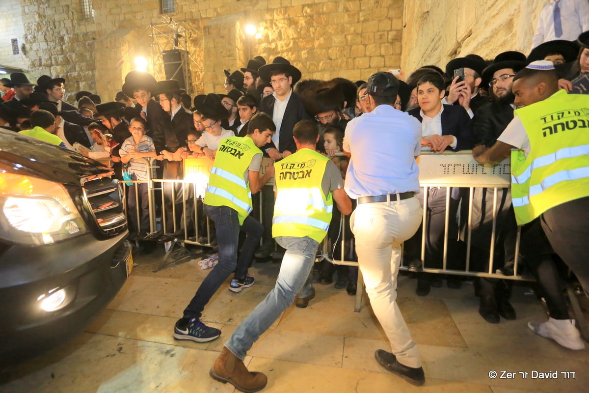 ה'עלייה לרגל' של הגר"ח קנייבסקי • תיעוד ענק