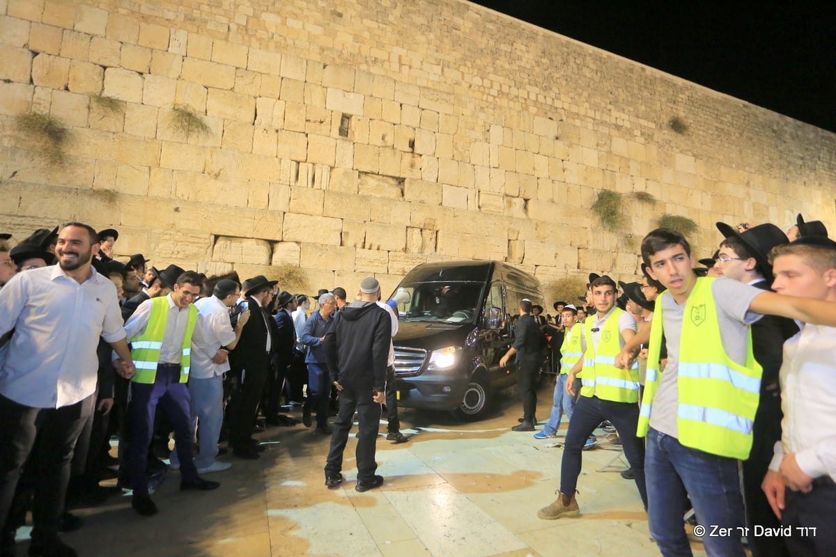 ה'עלייה לרגל' של הגר"ח קנייבסקי • תיעוד ענק