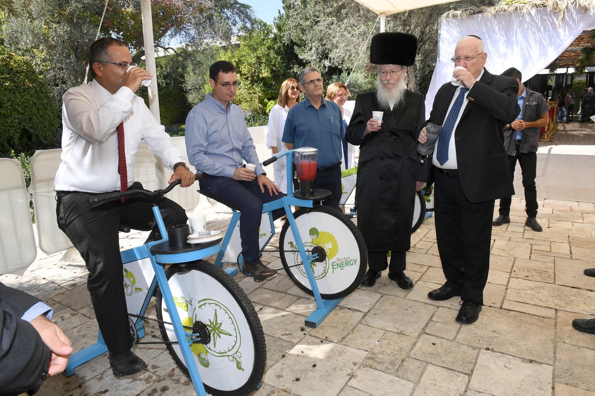 הנשיא ריבלין וליצמן "צחצחו שיניים" בסוכה