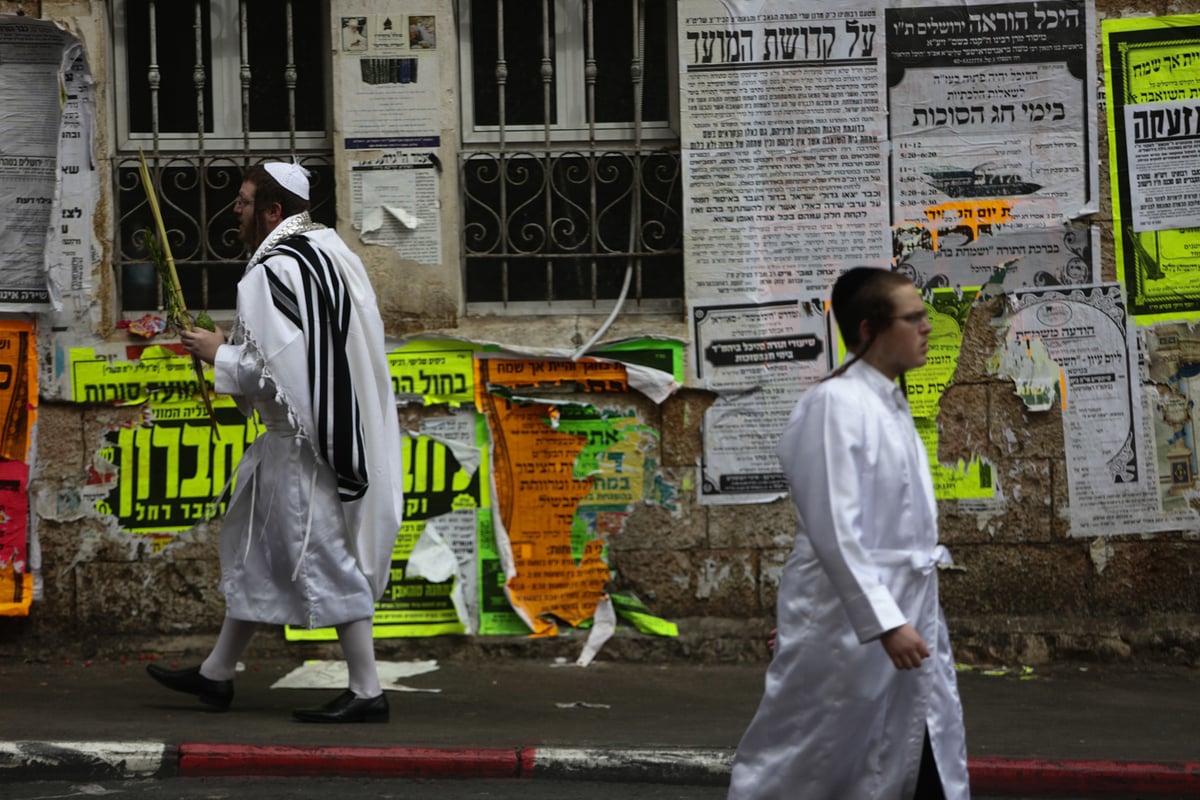 לבוש ה"וויסע קאפטען" במאה שערים. צפו