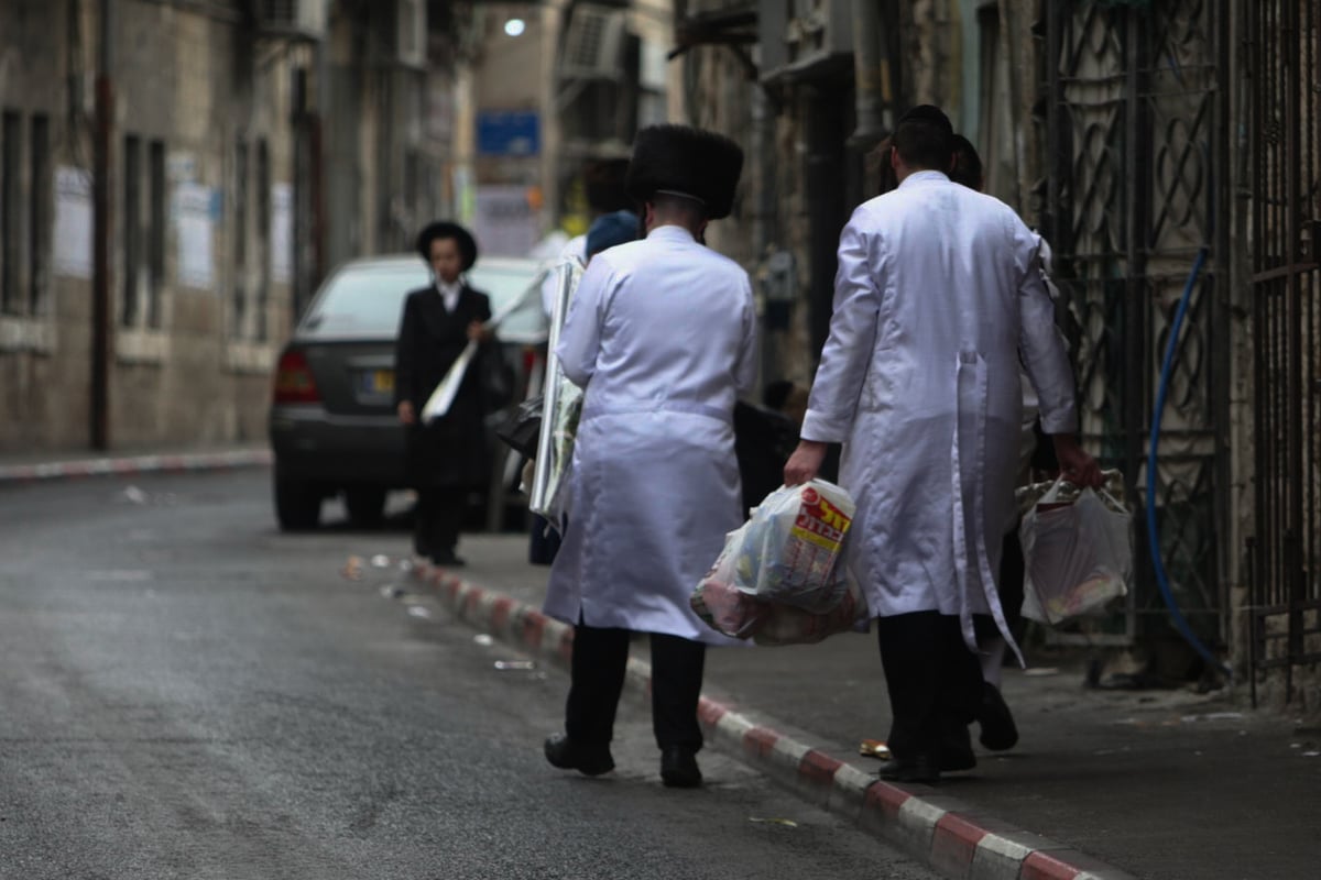 לבוש ה"וויסע קאפטען" במאה שערים. צפו