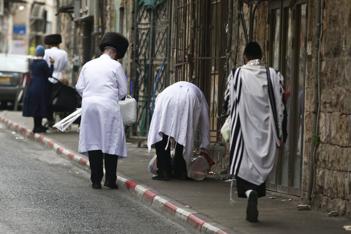 לבוש ה"וויסע קאפטען" במאה שערים. צפו