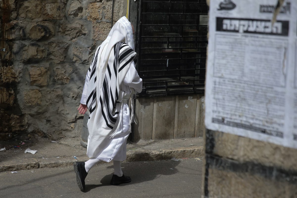 לבוש ה"וויסע קאפטען" במאה שערים. צפו