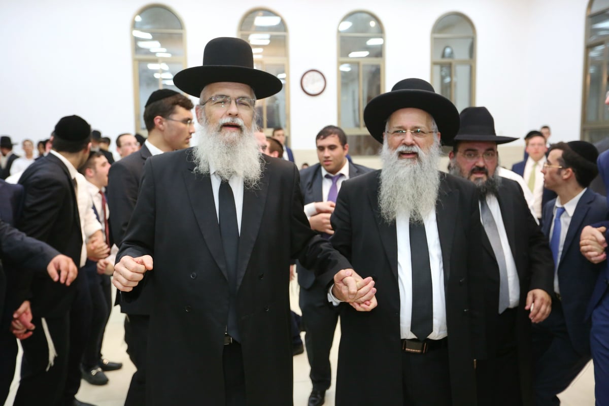 שמחת בית השואבה ב"באר התורה". צפו