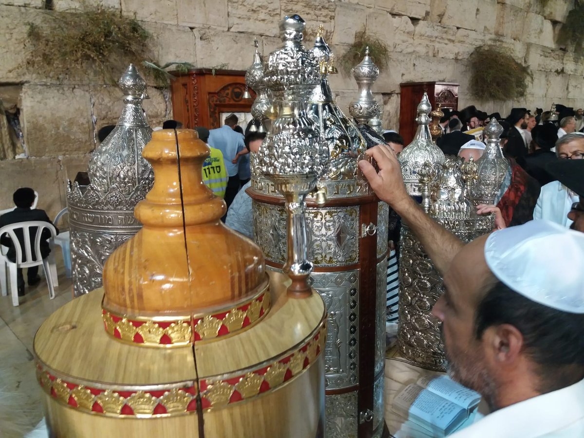 תיעוד: מנייני 'הקפות שניות' בכותל המערבי