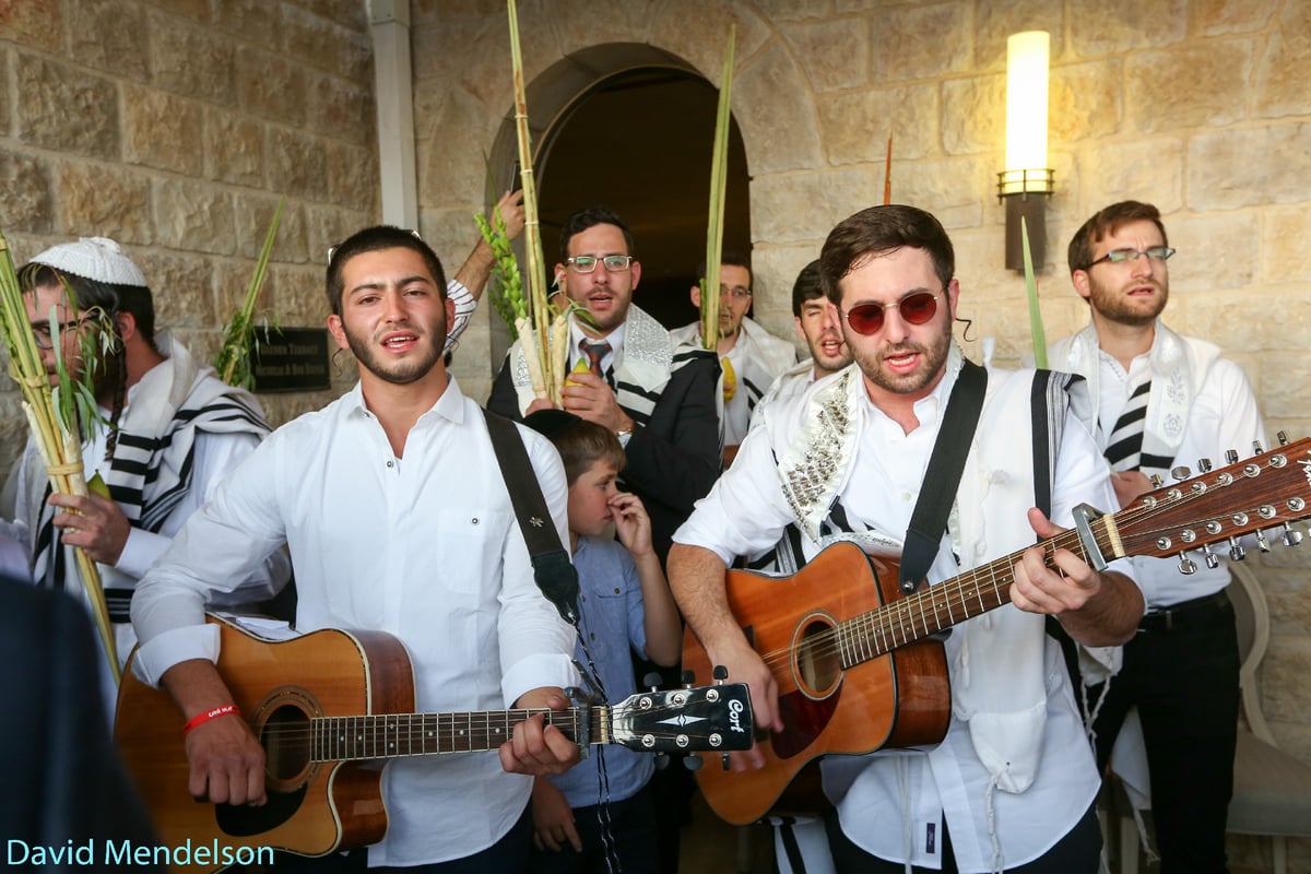 הושענא רבה: 'השיליצים' באש התורה. תיעוד