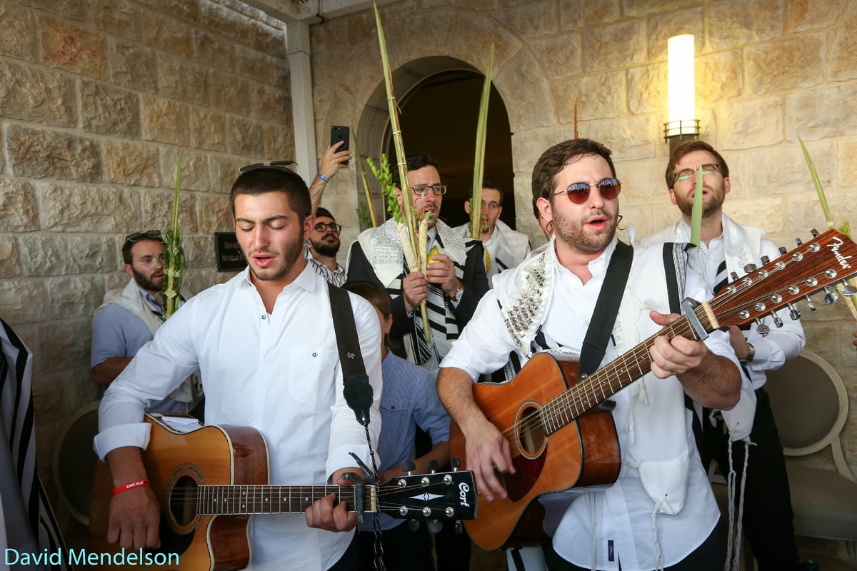 הושענא רבה: 'השיליצים' באש התורה. תיעוד