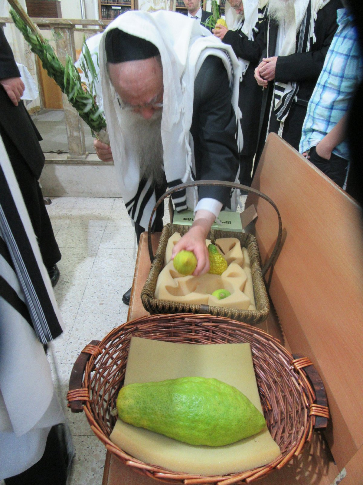 חג הסוכות אצל ראש ישיבת 'בית מאיר'. צפו