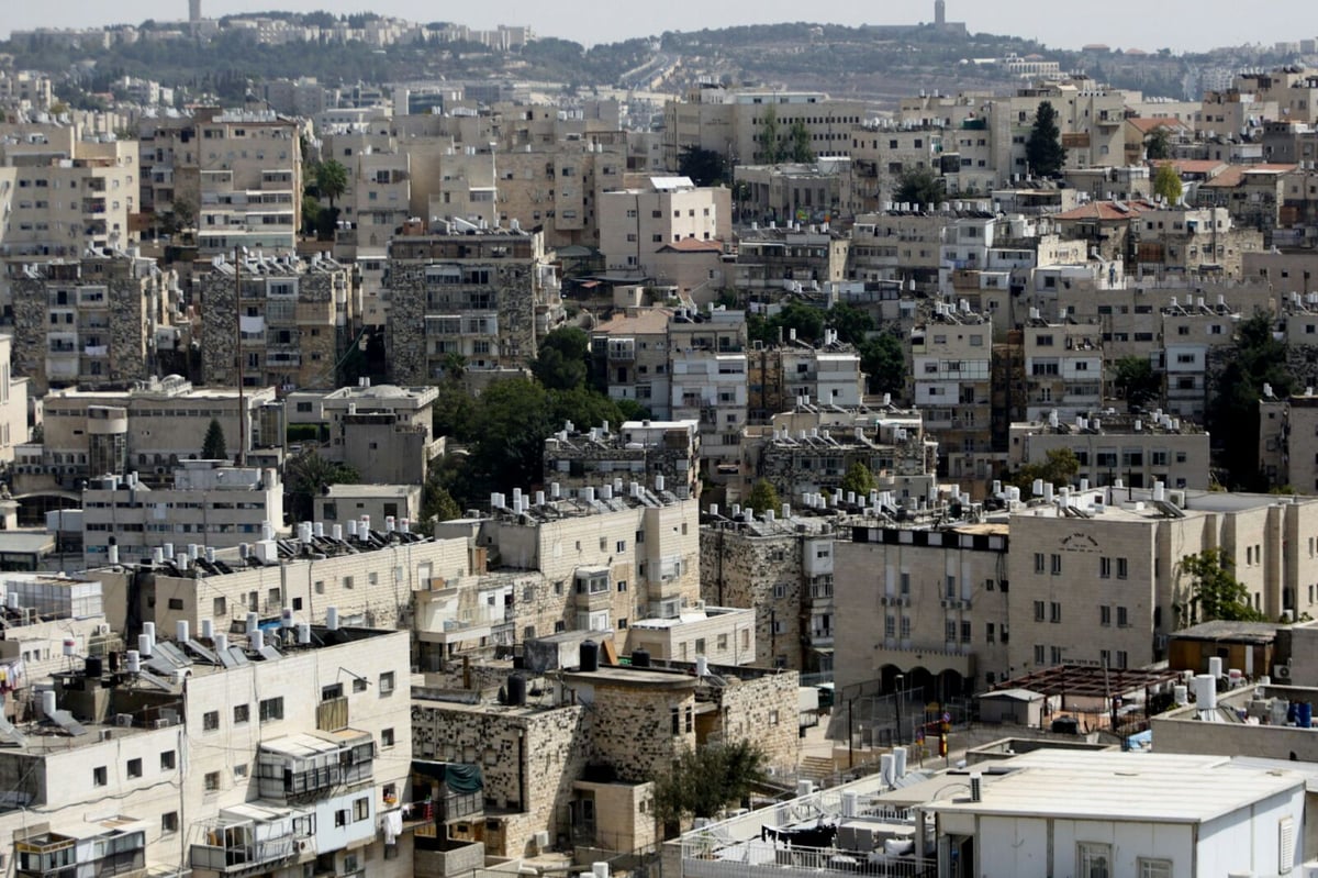 ירושלים - מגג בית המדרש של בעלזא. צפו