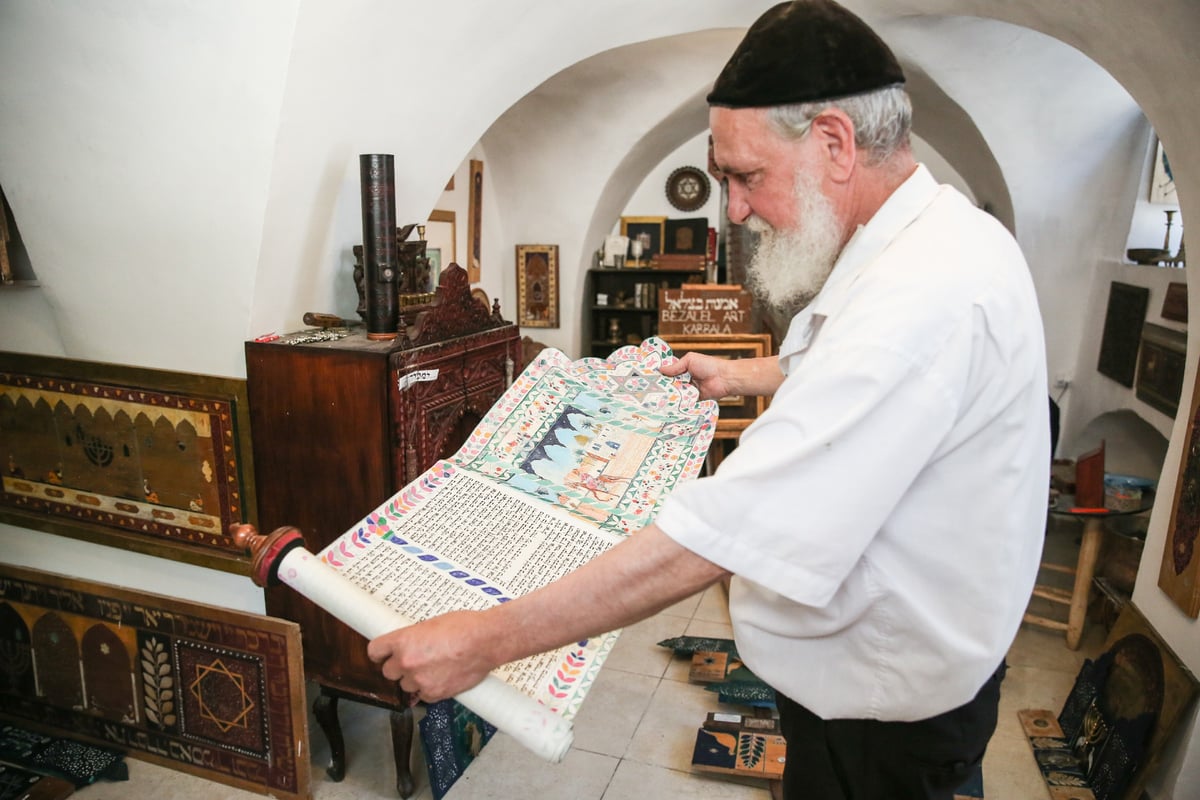 ביקור מצולם בגלרייה של האמן רון כהן בצפת