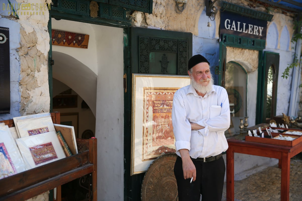 ביקור מצולם בגלרייה של האמן רון כהן בצפת