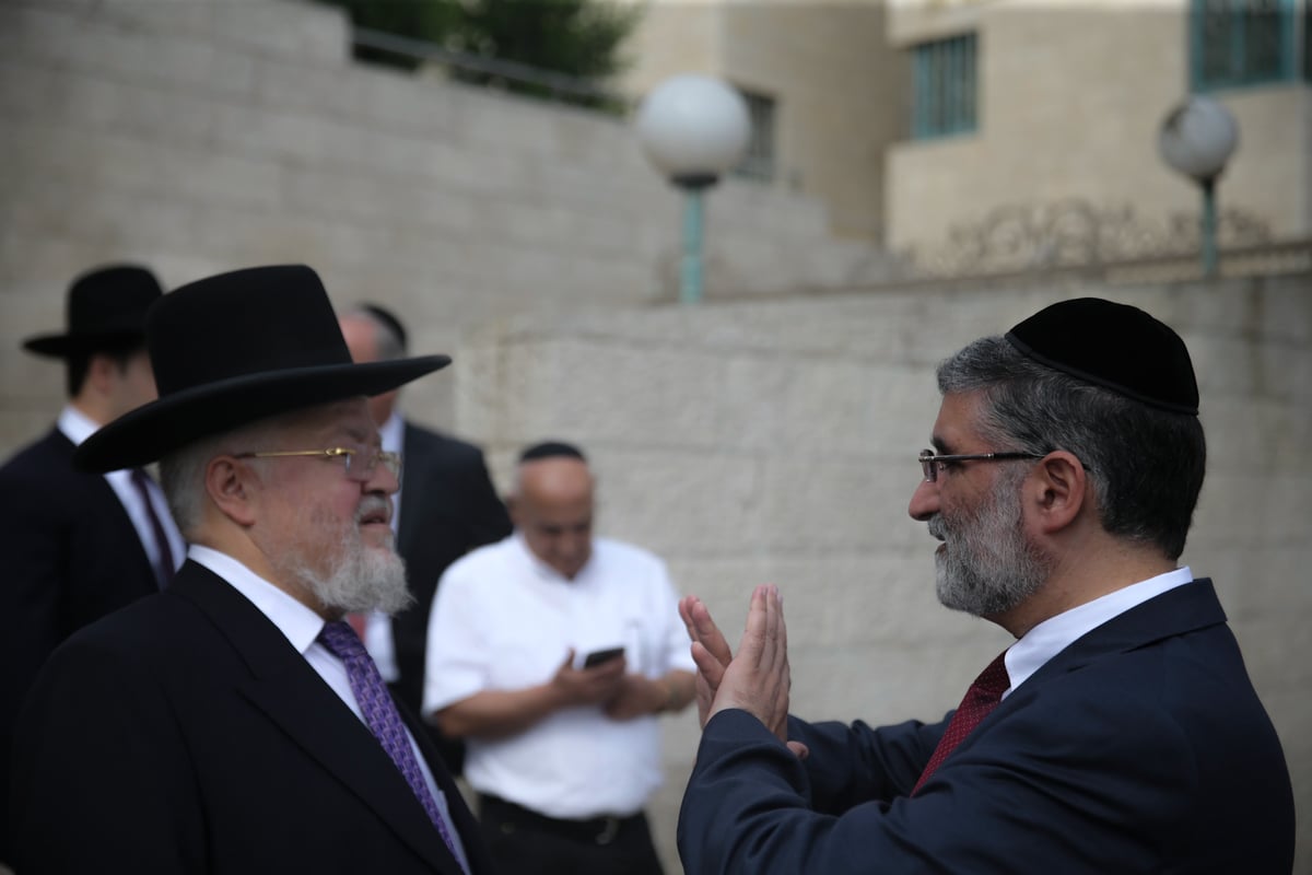 "לבקש סליחה מהיהודים": צפו בטקס החריג